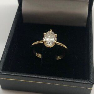 18K Oval LG Diamond Ring